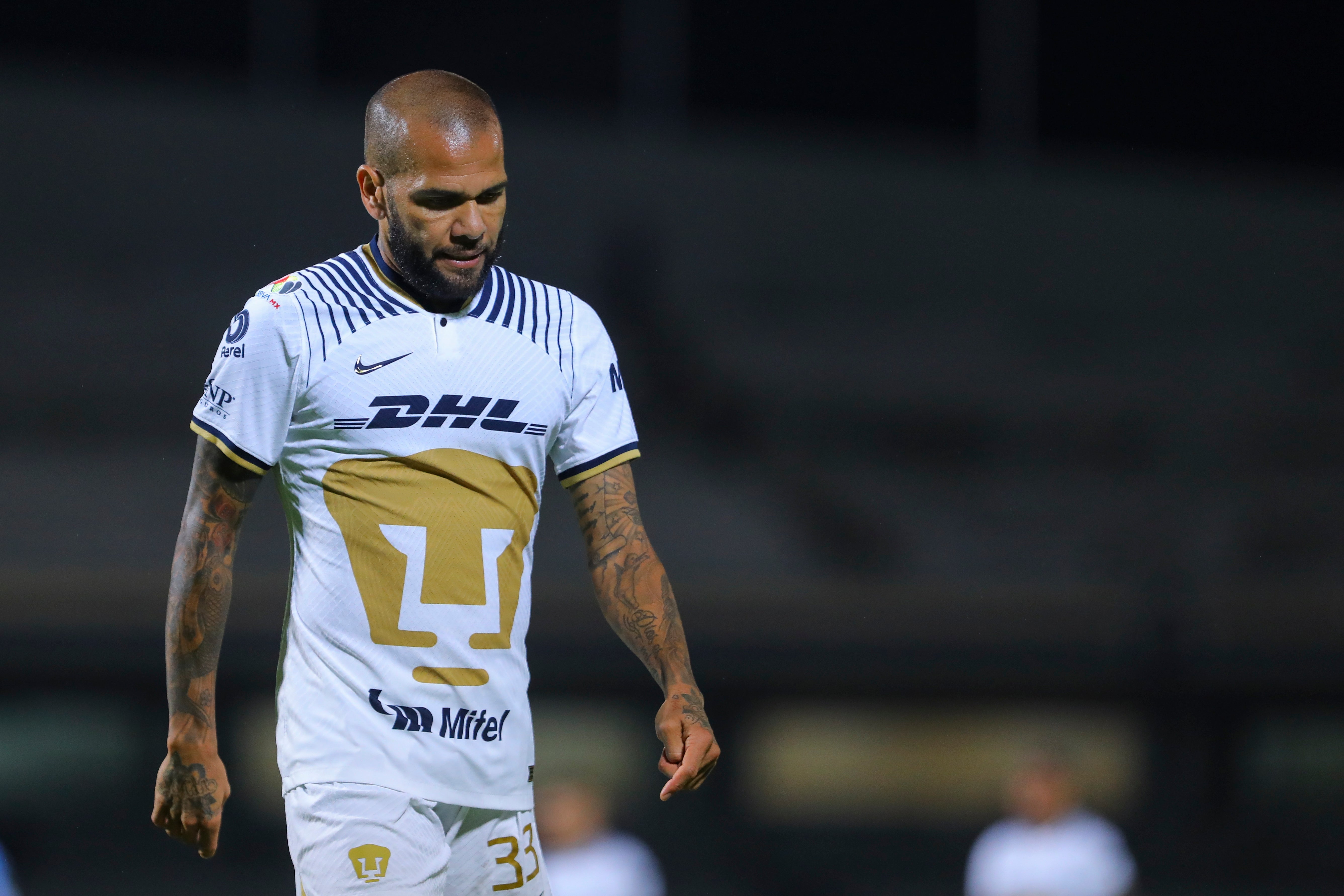 La reacción de Dani Alves cuando vio llorando a la víctima tras la agresión La reacción de Dani Alves cuando vio llorando a la víctima tras la agresión