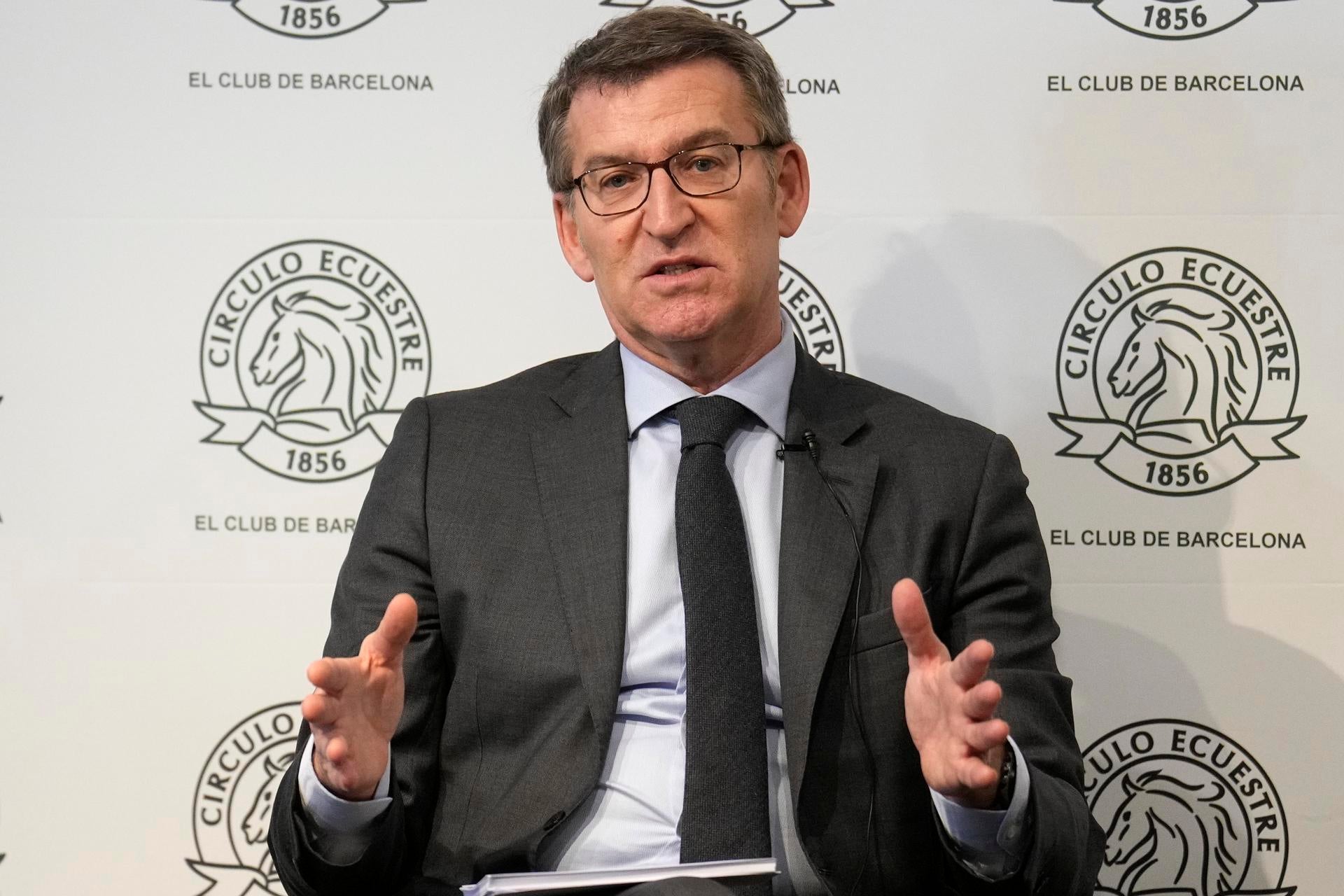 Feijóo se ve obligado a aclarar sus polémicas declaraciones sobre la religión Feijóo se ve obligado a aclarar sus polémicas declaraciones sobre la religión
