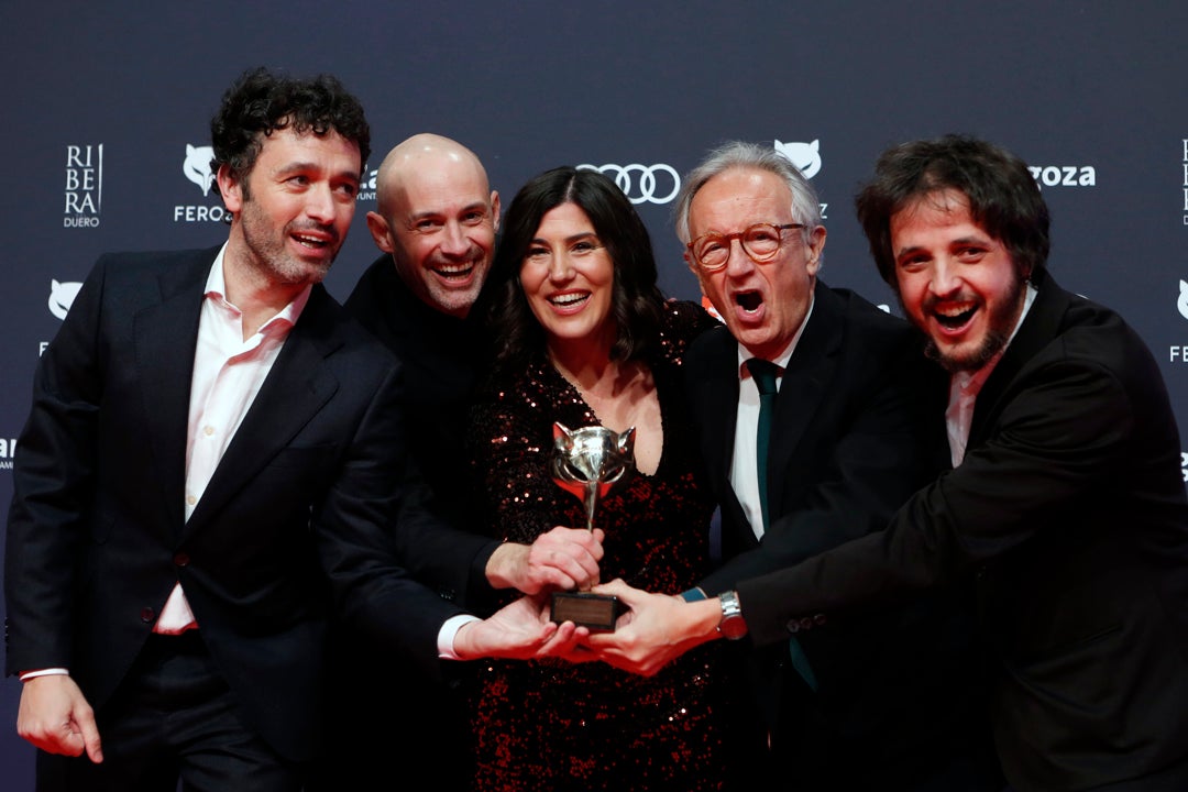 'As bestas' y 'Cinco lobitos' brillan por igual en los Premios Feroz 'As bestas' y 'Cinco lobitos' brillan por igual en los Premios Feroz