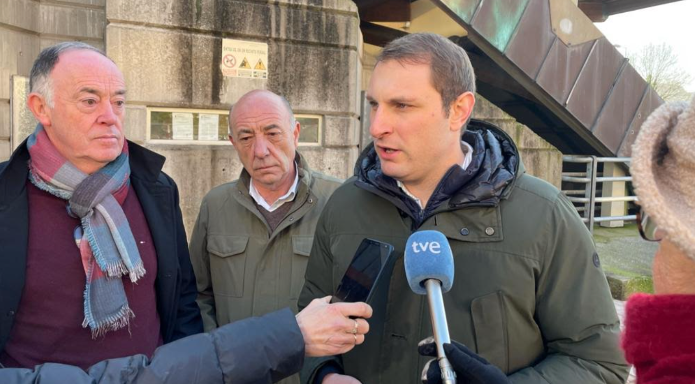 FORO defiende en Suarías la necesidad de “revisar la normativa para evitar que la Administración clausure cuadras y acabe con la actividad ganadera en los pueblos asturianos” FORO defiende en Suarías la necesidad de “revisar la normativa para evitar que la Administración clausure cuadras y acabe con la actividad ganadera en los pueblos asturianos”