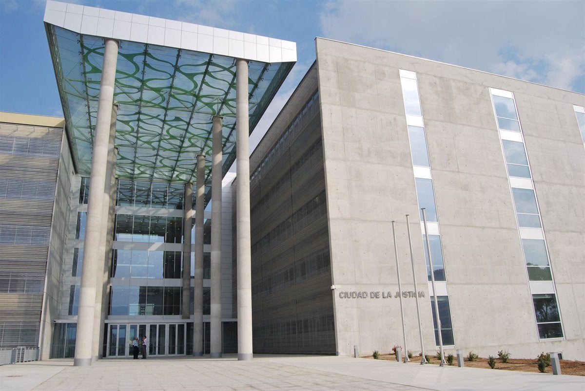 La huelga de letrados provoca la suspensión de casi 1.800 actuaciones judiciales en la Región de Murcia La huelga de letrados provoca la suspensión de casi 1.800 actuaciones judiciales en la Región de Murcia