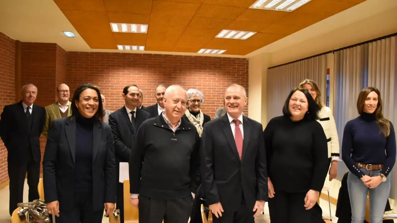 Grupo de la Sociedad Civil se reúne con el PP Grupo de la Sociedad Civil se reúne con el PP
