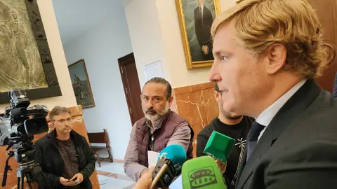 Gragera evita la reprobación del Ayuntamiento de Badajoz por "transfuguismo" Gragera evita la reprobación del Ayuntamiento de Badajoz por "transfuguismo"