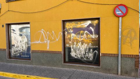Oficina de la candidatura a la alcald&iacute;a de La Solana atacada