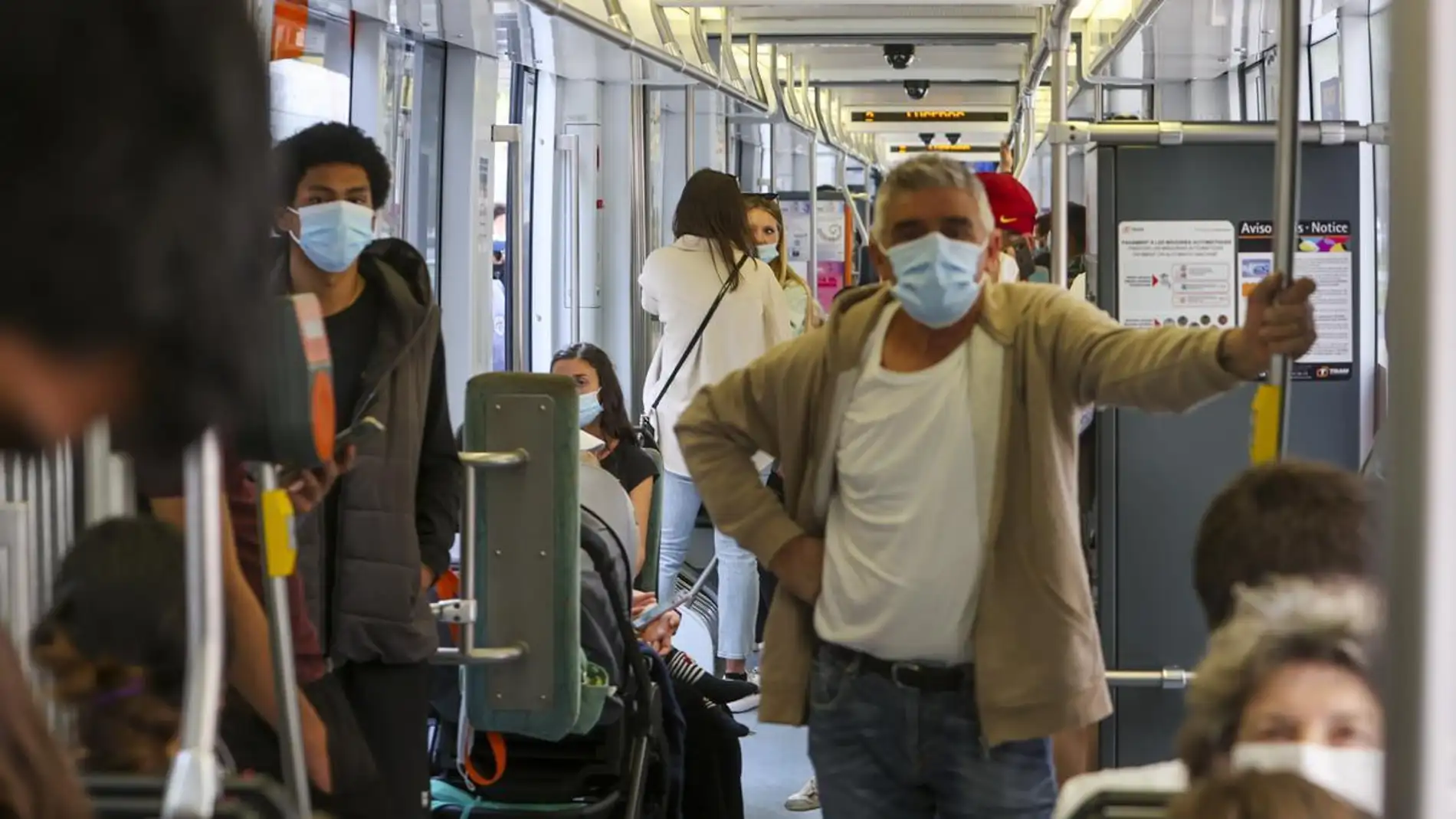 La Junta recomienda seguir usando la mascarilla tras tres años de pandemia