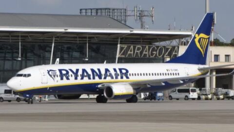 Avión de Ryanair en el aeropuerto de Zaragoza