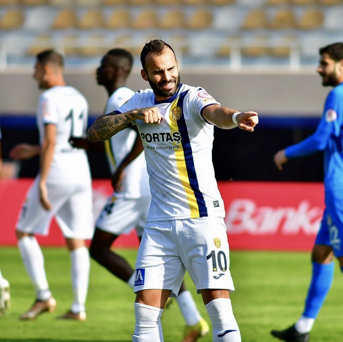 Jesé Rodríguez, que fue ofrecido al Elche, quiere volver a España: Zaragoza y Tenerife, interesados Jesé Rodríguez, que fue ofrecido al Elche, quiere volver a España: Zaragoza y Tenerife, interesados