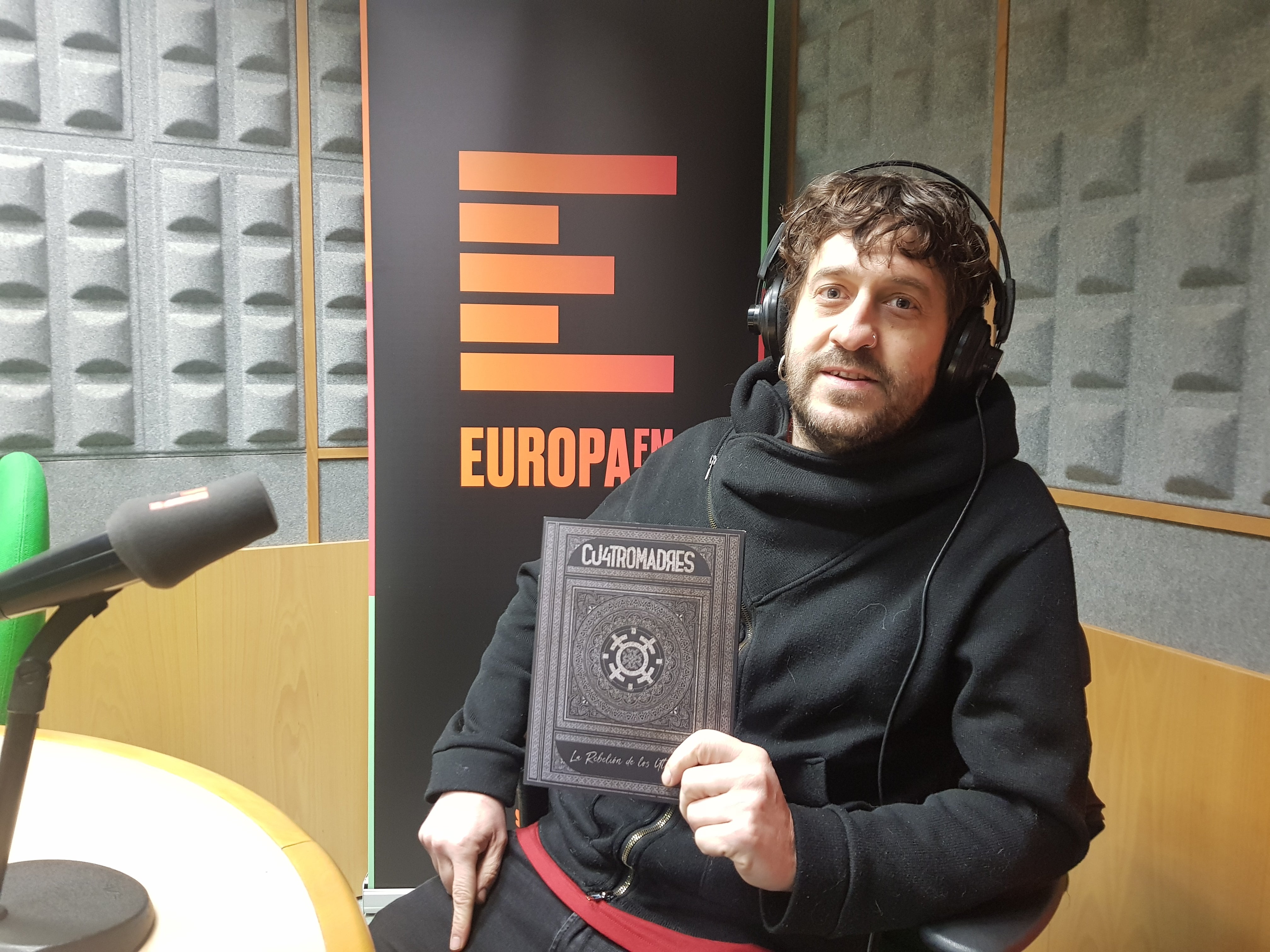 'La Rebelión de los Utópicos' es el nuevo trabajo de Cuatro Madres 'La Rebelión de los Utópicos' es el nuevo trabajo de Cuatro Madres