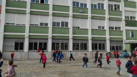 Los colegios &quot;Ángel Andrade&quot; y &quot;Dulcinea del Toboso&quot; comparten el mismo edificio