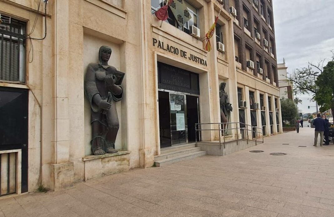 Reducen de 9 a 7 años y medio de prisión la condena de un hombre que abusó de una menor Reducen de 9 a 7 años y medio de prisión la condena de un hombre que abusó de una menor