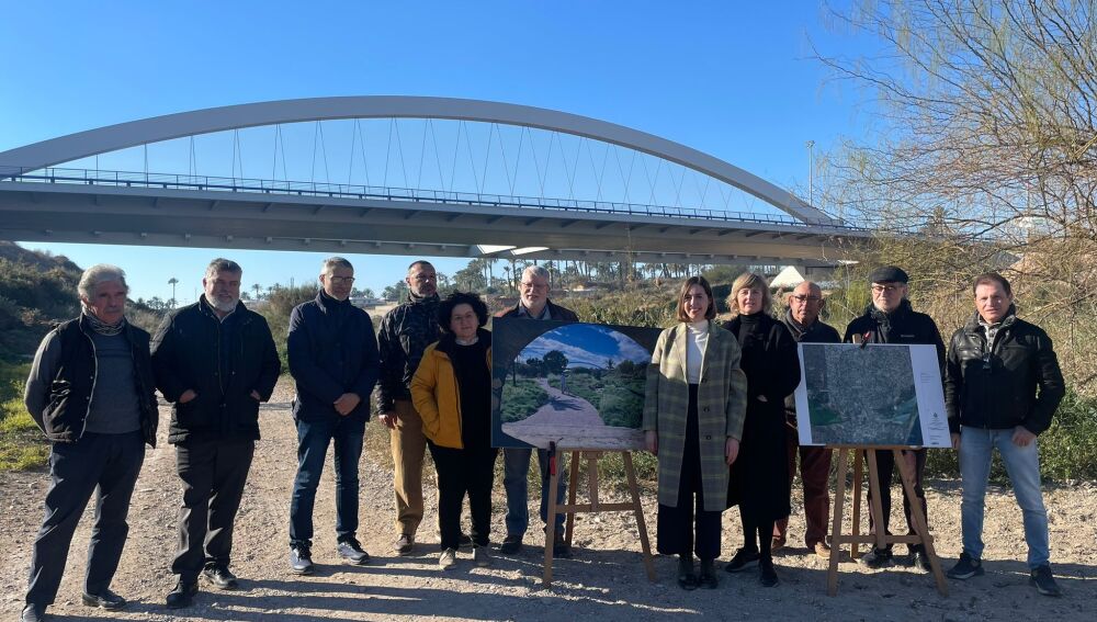 La edil de Medio Ambiente, Esther Díez, anunciando el proyecto de sendero este martes 