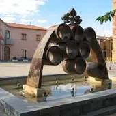 Imagen de la plaza de Cózar con la fachada del Ayuntamiento al fondo Imagen de la plaza de Cózar con la fachada del Ayuntamiento al fondo
