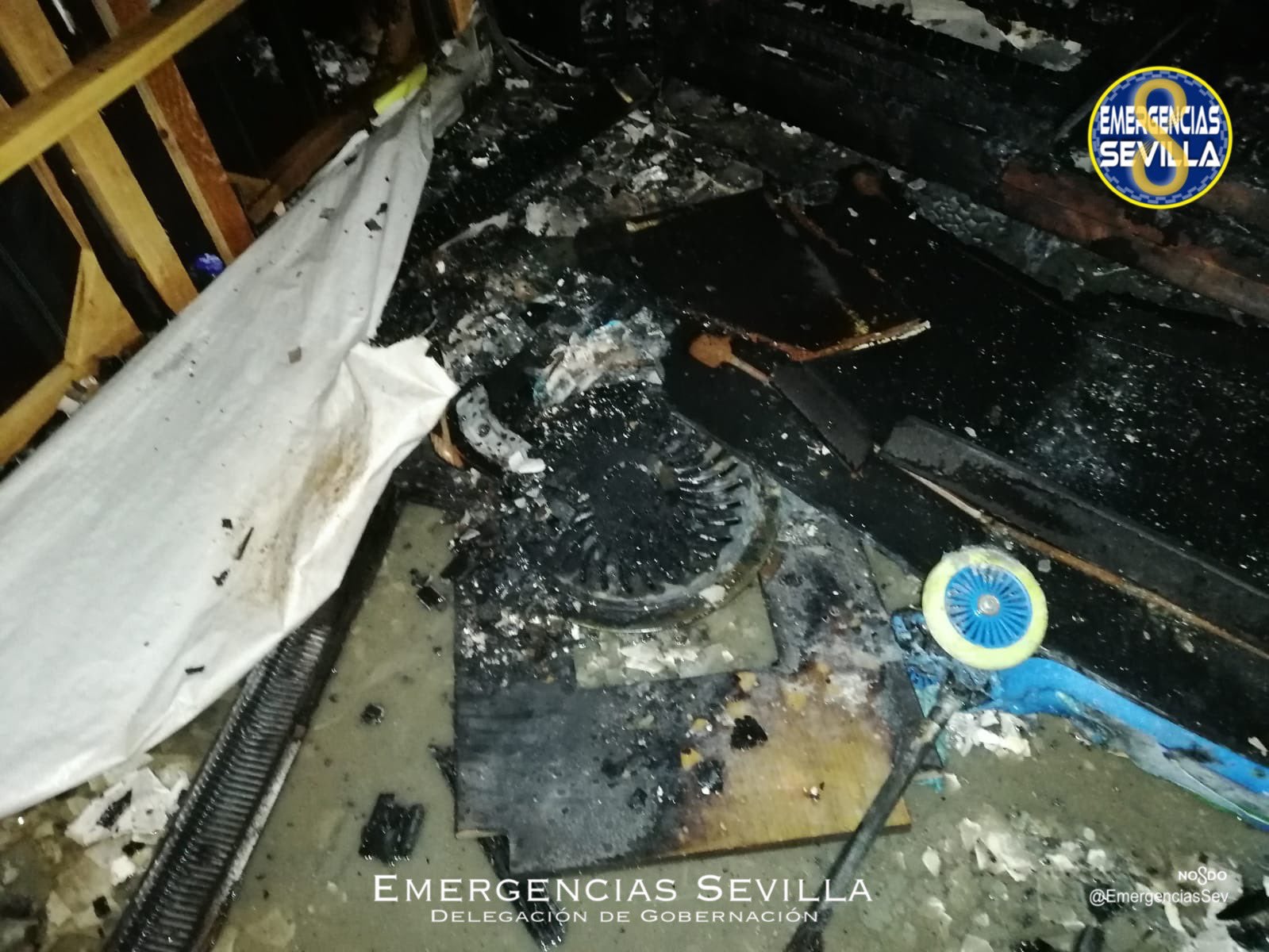 15 heridos, cinco de ellos menores de edad, en el incendio en una vivienda de la calle Moguer 15 heridos, cinco de ellos menores de edad, en el incendio en una vivienda de la calle Moguer