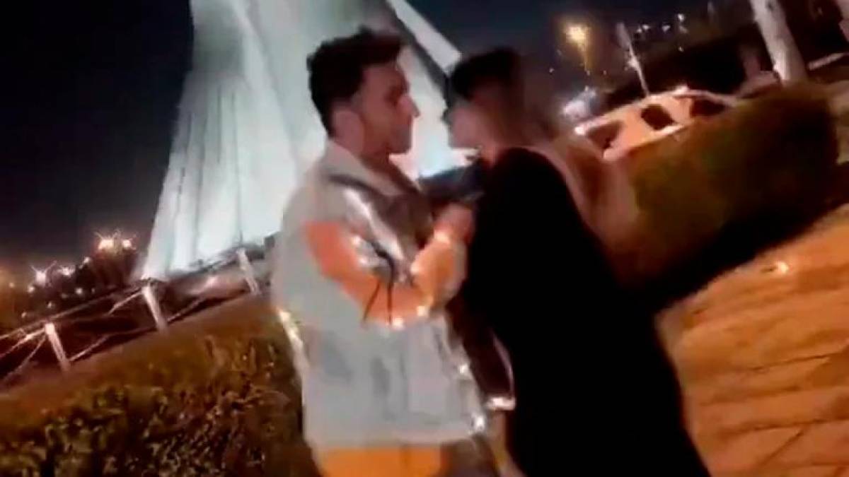 Irán pone una mayor condena a una pareja por bailar en público que a un hombre por decapitar a su mujer Irán pone una mayor condena a una pareja por bailar en público que a un hombre por decapitar a su mujer