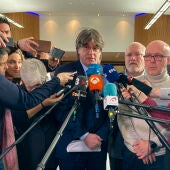  El expresidente catalán Carles Puigdemont y su abogado Gonzalo Boye declaran ante la prensa