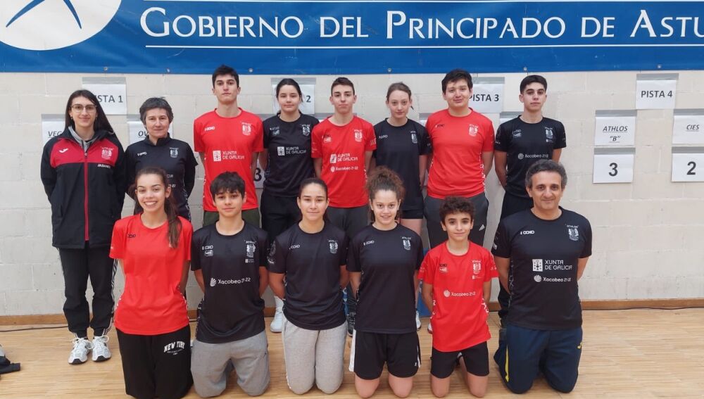 Equipo do Club Atlhos que se desplazou a Asturias