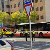 Un mujer herida tras ser atropellada por un autobús en Alicante