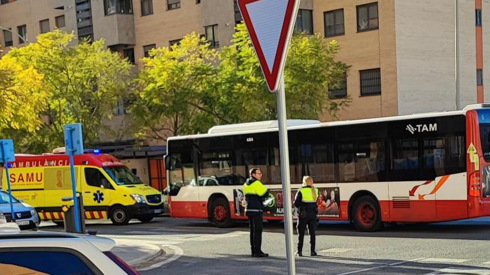 Una Mujer Herida Tras Ser Atropellada Por Un Autobús En El PAU 2 De ...