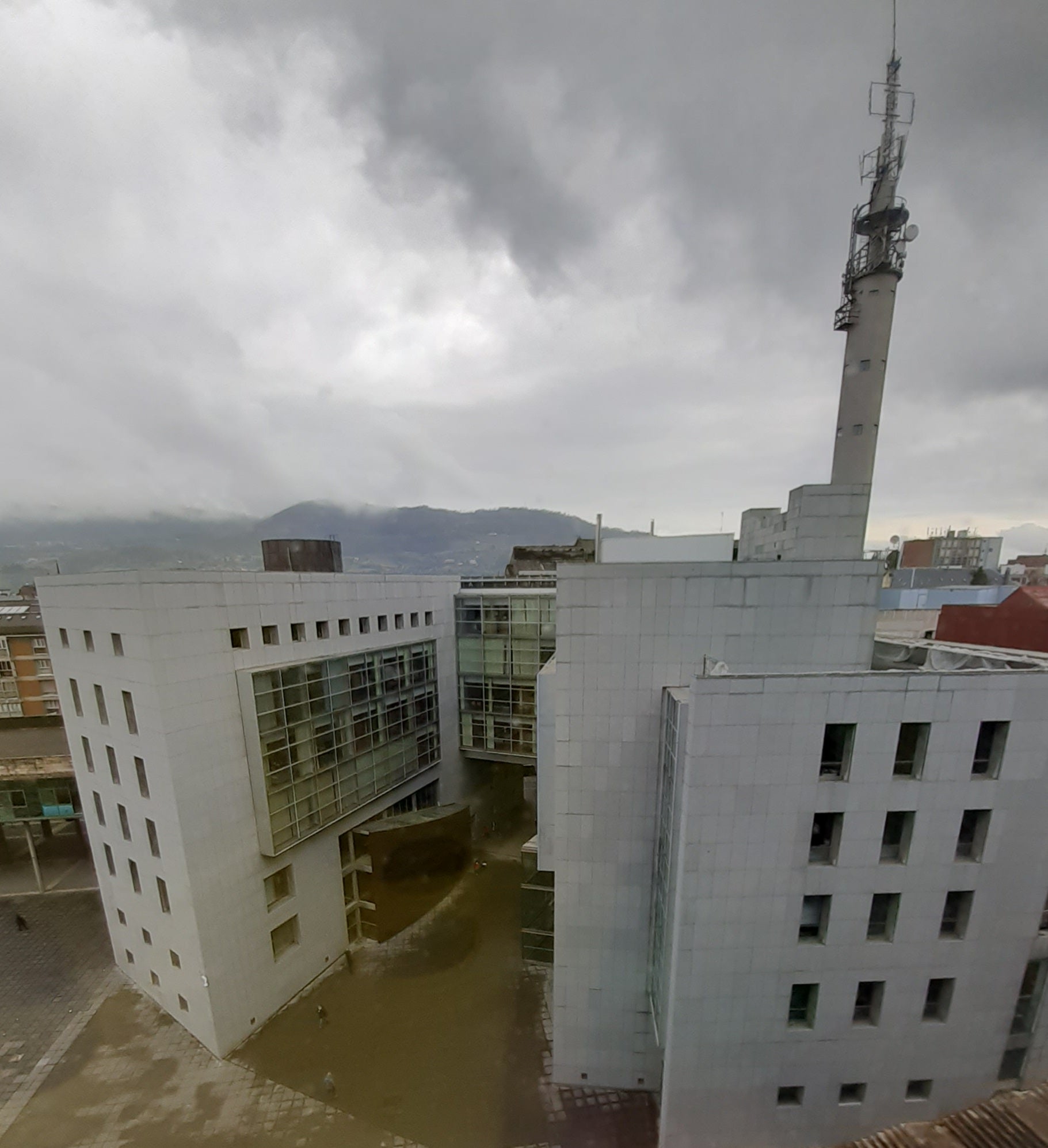 El acusado de intentar matar al marido de su madre en Langreo acepta 5 años de cárcel El acusado de intentar matar al marido de su madre en Langreo acepta 5 años de cárcel