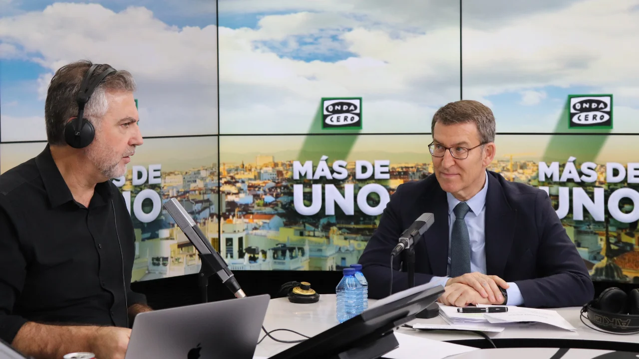 Alberto Núñez Feijóo con Carlos Alsina en Más de uno Alberto Núñez Feijóo con Carlos Alsina en Más de uno