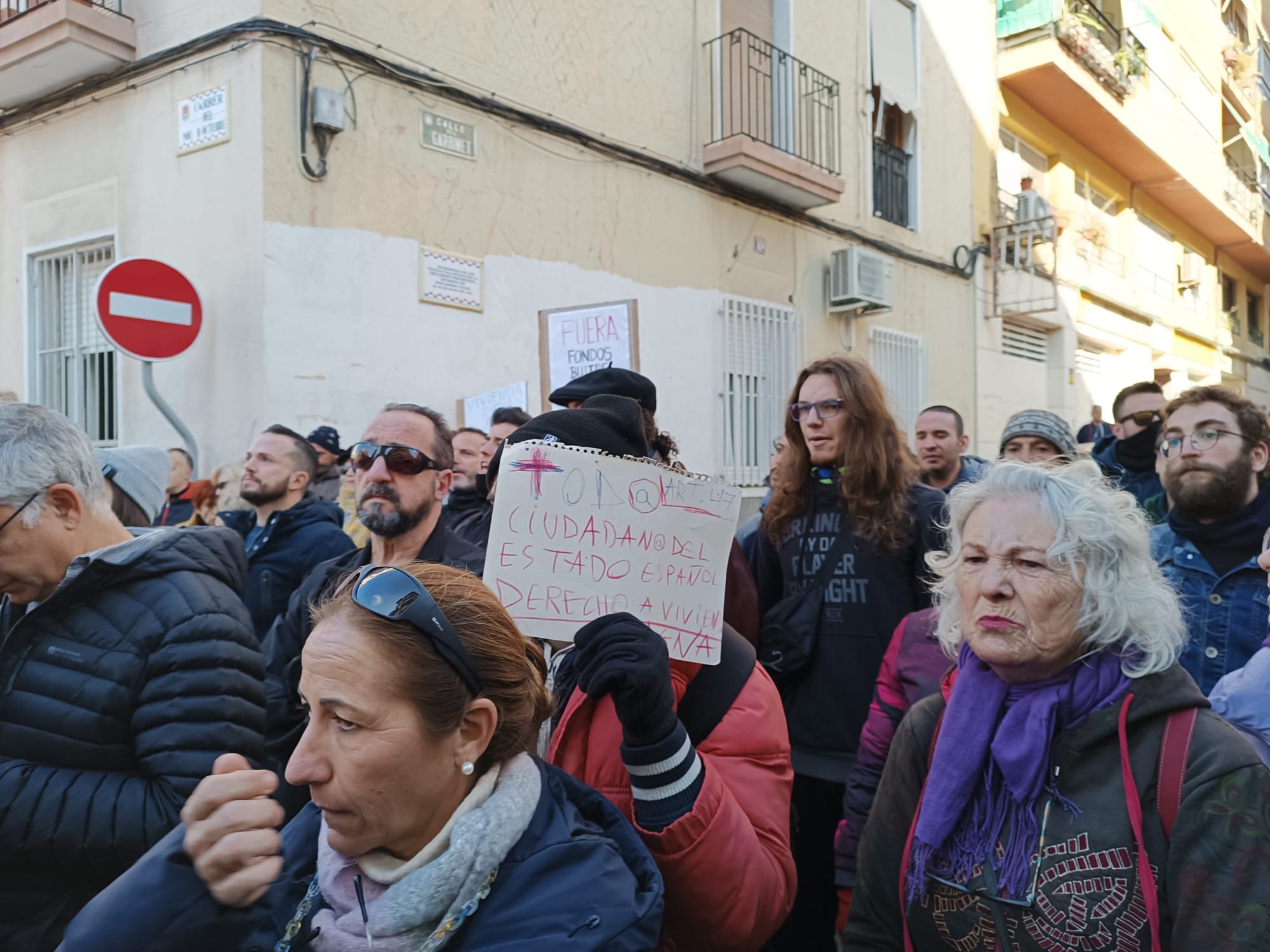 Una familia de Alicante vive en una tienda de campaña en un verano de temperaturas de récord Una familia de Alicante vive en una tienda de campaña en un verano de temperaturas de récord