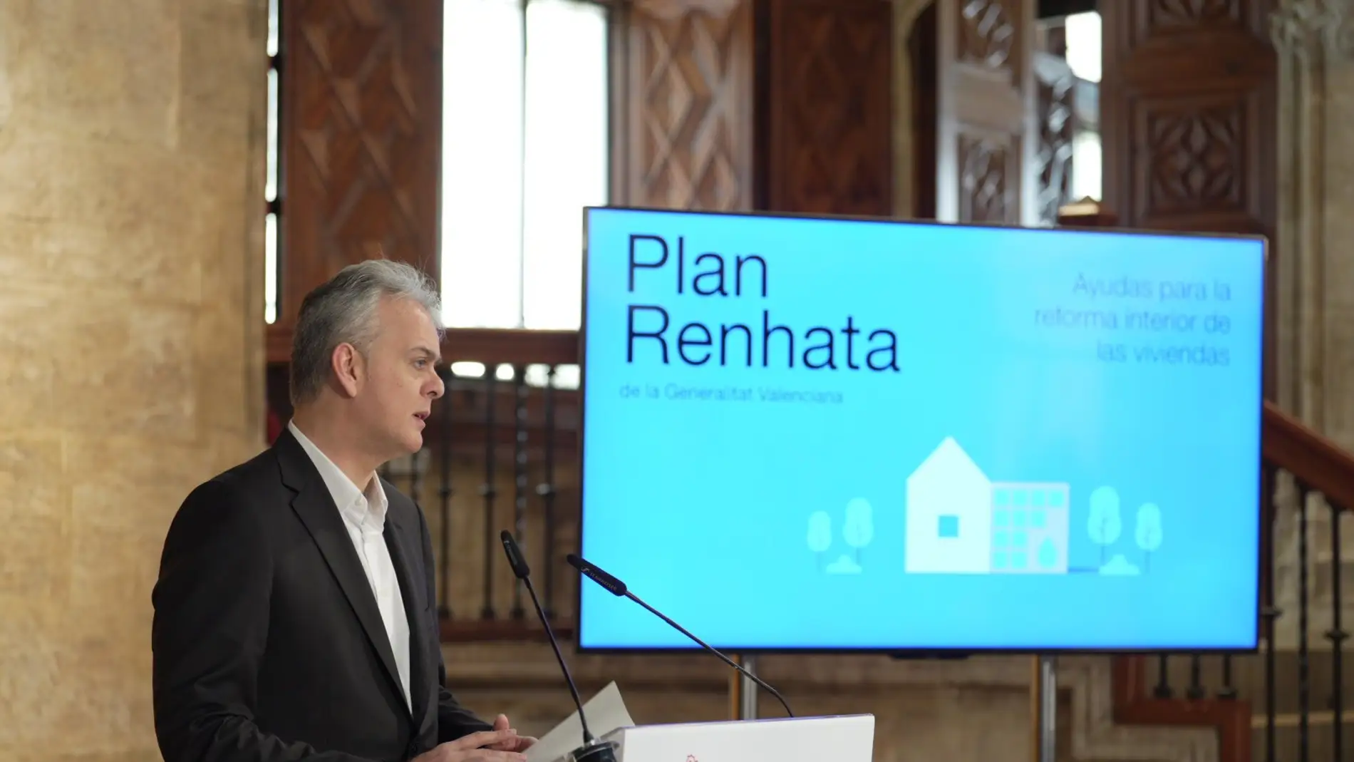 Héctor Illueca, vicepresidente segundo y conseller de Vivienda, presenta el Plan Renhata 2023.