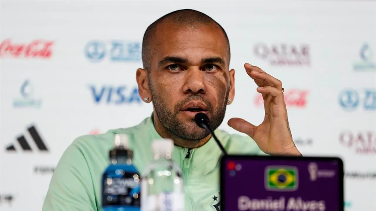 Dani Alves en una rueda de prensa