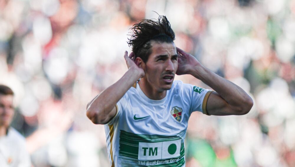 Pere Milla celebra un gol con el Elche