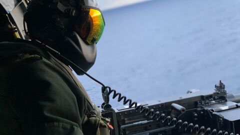 Militar del Grupo 'D&eacute;dalo 23' de la Armada espa&ntilde;ola en un ejercicio en el Mediterr&aacute;neo