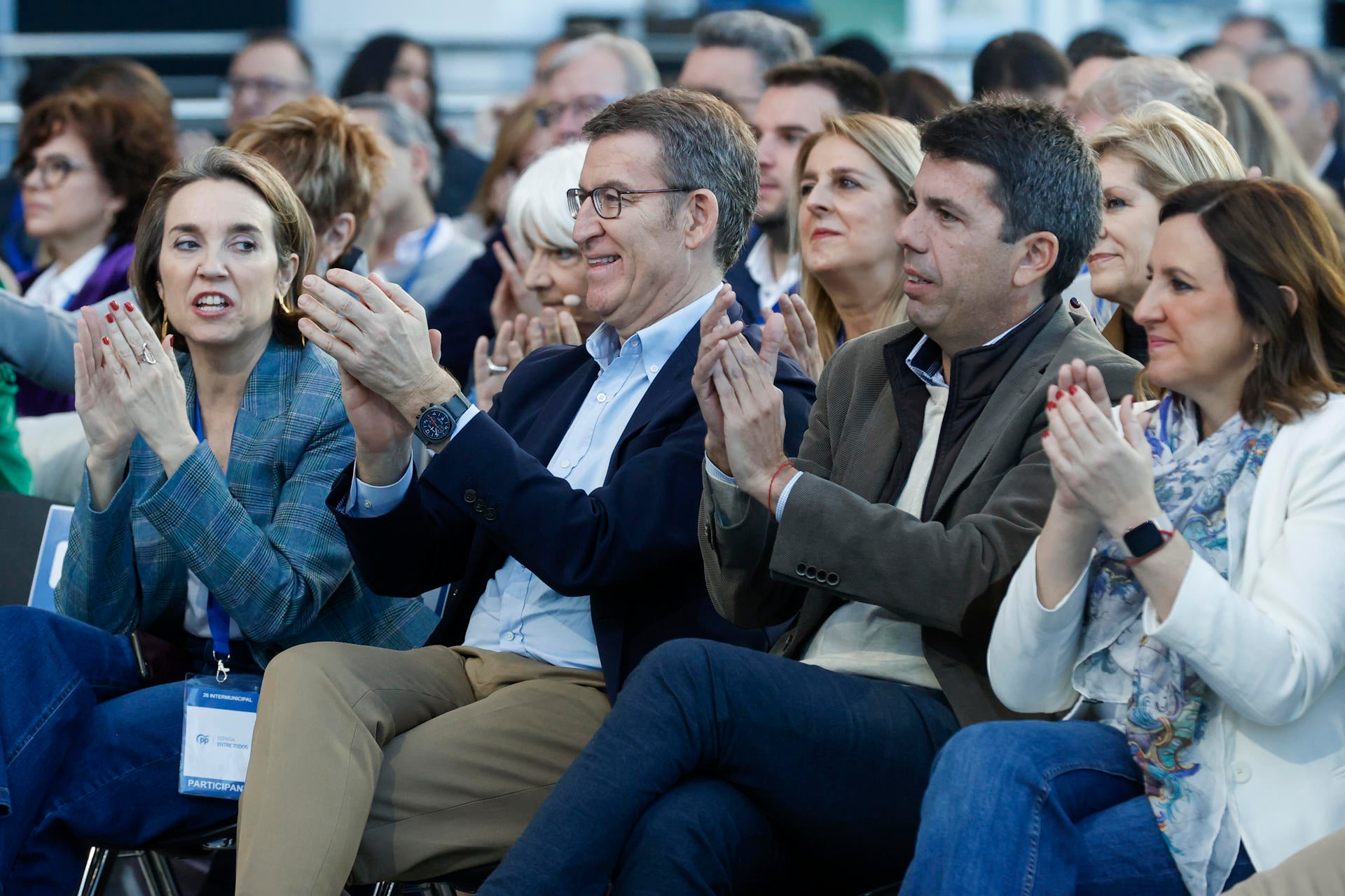El PP de Feijóo continúa distanciándose del PSOE y ganaría las elecciones, según las encuestas El PP de Feijóo continúa distanciándose del PSOE y ganaría las elecciones, según las encuestas