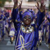 La comparsa La Kochera desfila en uno de los concursos del Carnaval de Badajoz