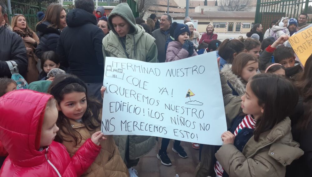 Los alumnos reclaman que finalicen las obras Los alumnos reclaman que finalicen las obras