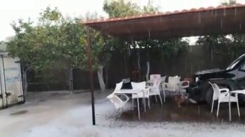 Una histórica granizada tiñe de blanco e inunda Sanlúcar de Barrameda