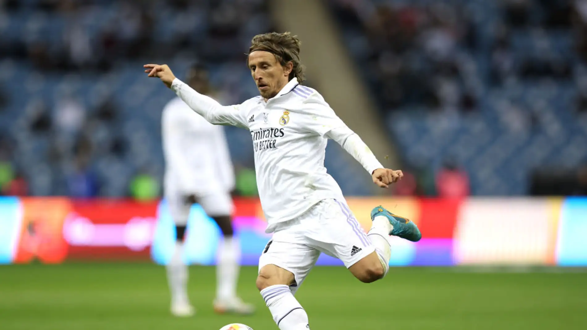 Luka Modric controla el balón en un partido del Real Madrid.