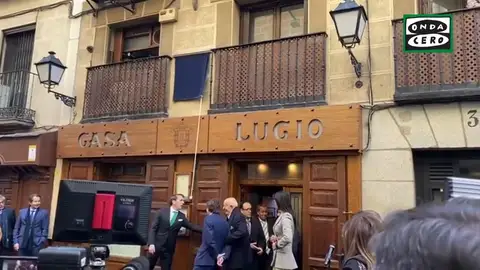 Madrid rinde homenaje a Lucio Blázquez por sus emblemáticos huevos rotos en Casa Lucio Madrid rinde homenaje a Lucio Blázquez por sus emblemáticos huevos rotos en Casa Lucio