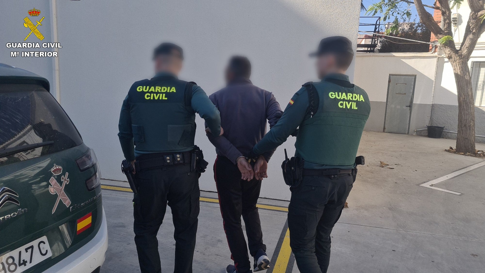 La Guardia Civil detiene al autor de una agresión a dos senderistas en Crevillent La Guardia Civil detiene al autor de una agresión a dos senderistas en Crevillent