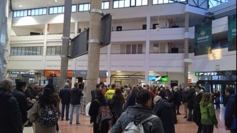 Pasajeros esperando en la estación del AVE de Ciudad Real