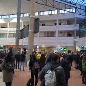 Pasajeros esperando en la estación del AVE de Ciudad Real Pasajeros esperando en la estación del AVE de Ciudad Real