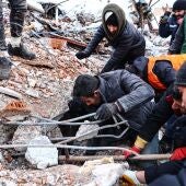 Continúan las tareas de rescate tras el terremoto de Turquía y Siria