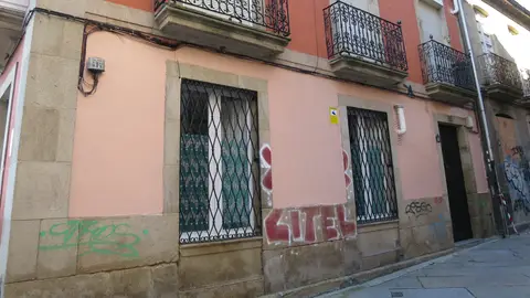 O BNG denuncia mala praxe na eliminación de pintadas na zona histórica da cidade O BNG denuncia mala praxe na eliminación de pintadas na zona histórica da cidade