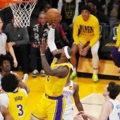LeBron James durante el partido este martes entre Los Angeles Lakers and Oklahoma City Thunder 