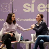 Ione Belarra e Irene Montero en un acto de Podemos