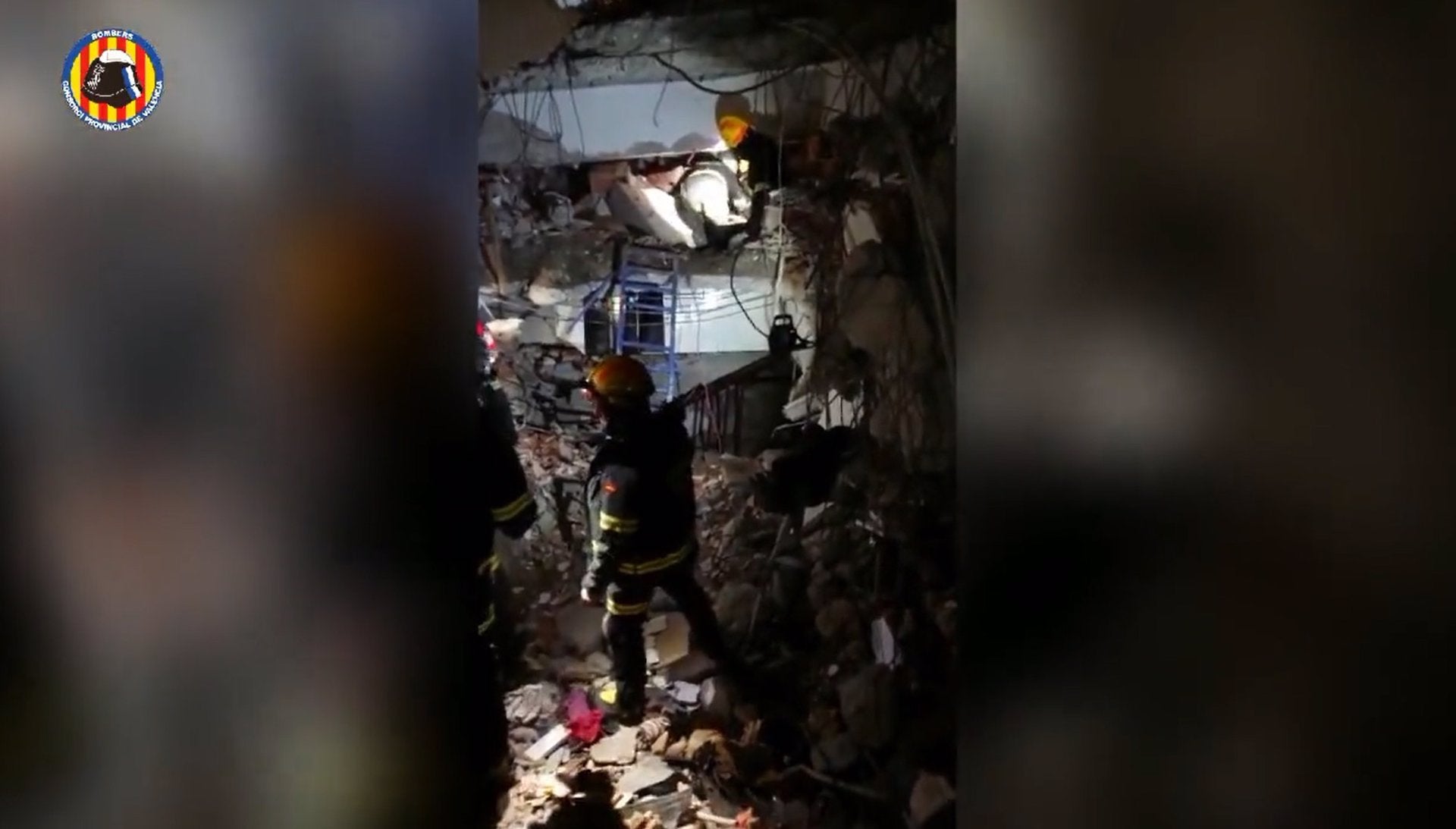 Bomberos valencianos rescatan con vida a una niña de 12 años y su padre bajo los escombros en Adiyaman Bomberos valencianos rescatan con vida a una niña de 12 años y su padre bajo los escombros en Adiyaman