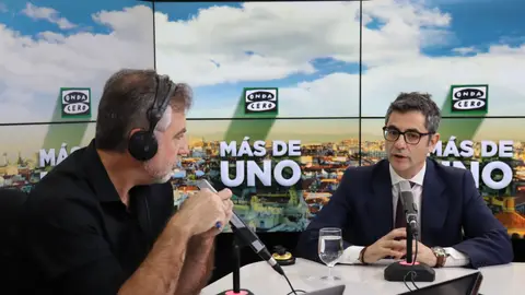 Félix Bolaños con Carlos Alsina en 'Más de uno' Félix Bolaños con Carlos Alsina en 'Más de uno'