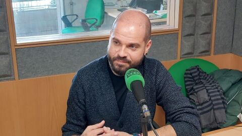 O concelleiro de Desenvolvemento Sostible e Medio Natural, Iv&aacute;n Puentes, falando "Pontevedra fl&uacute;e" 