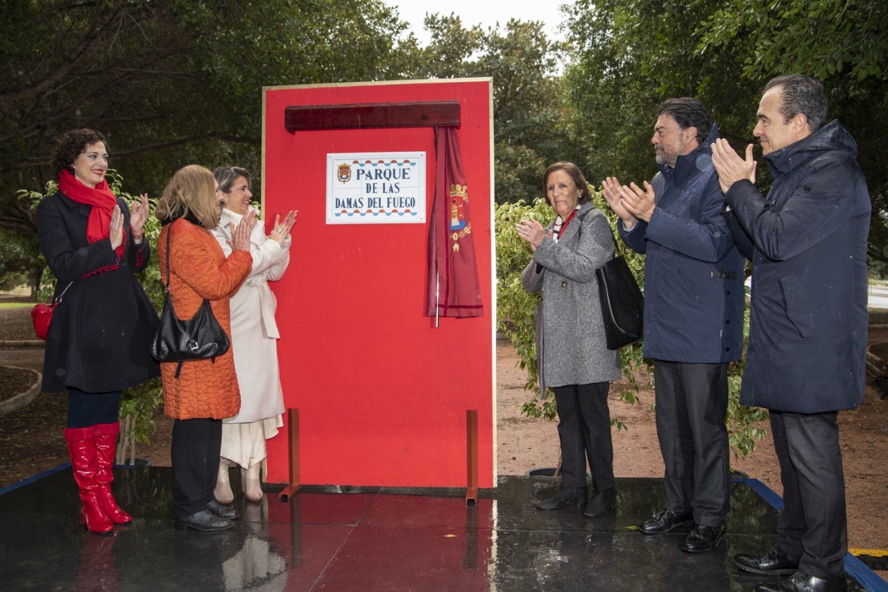Alicante suma a la calle 'Bellea del Foc' el parque de 'Las damas del fuego' Alicante suma a la calle 'Bellea del Foc' el parque de 'Las damas del fuego'