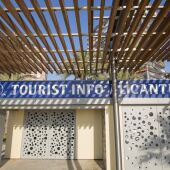 Una de las oficinas de Turismo de Alicante 