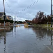 Acumulación de agua en la Avenida de la Marjal y la Calle Suecia Acumulación de agua en la Avenida de la Marjal y la Calle Suecia