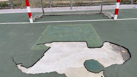 Actos vand&aacute;licos en las pistas deportivas del barrio de Espartales en Alcal&aacute; de Henares