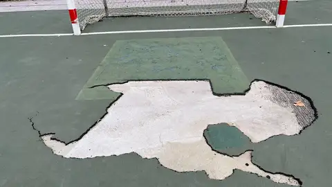 Actos vandálicos en las pistas deportivas del barrio de Espartales en Alcalá de Henares Actos vandálicos en las pistas deportivas del barrio de Espartales en Alcalá de Henares
